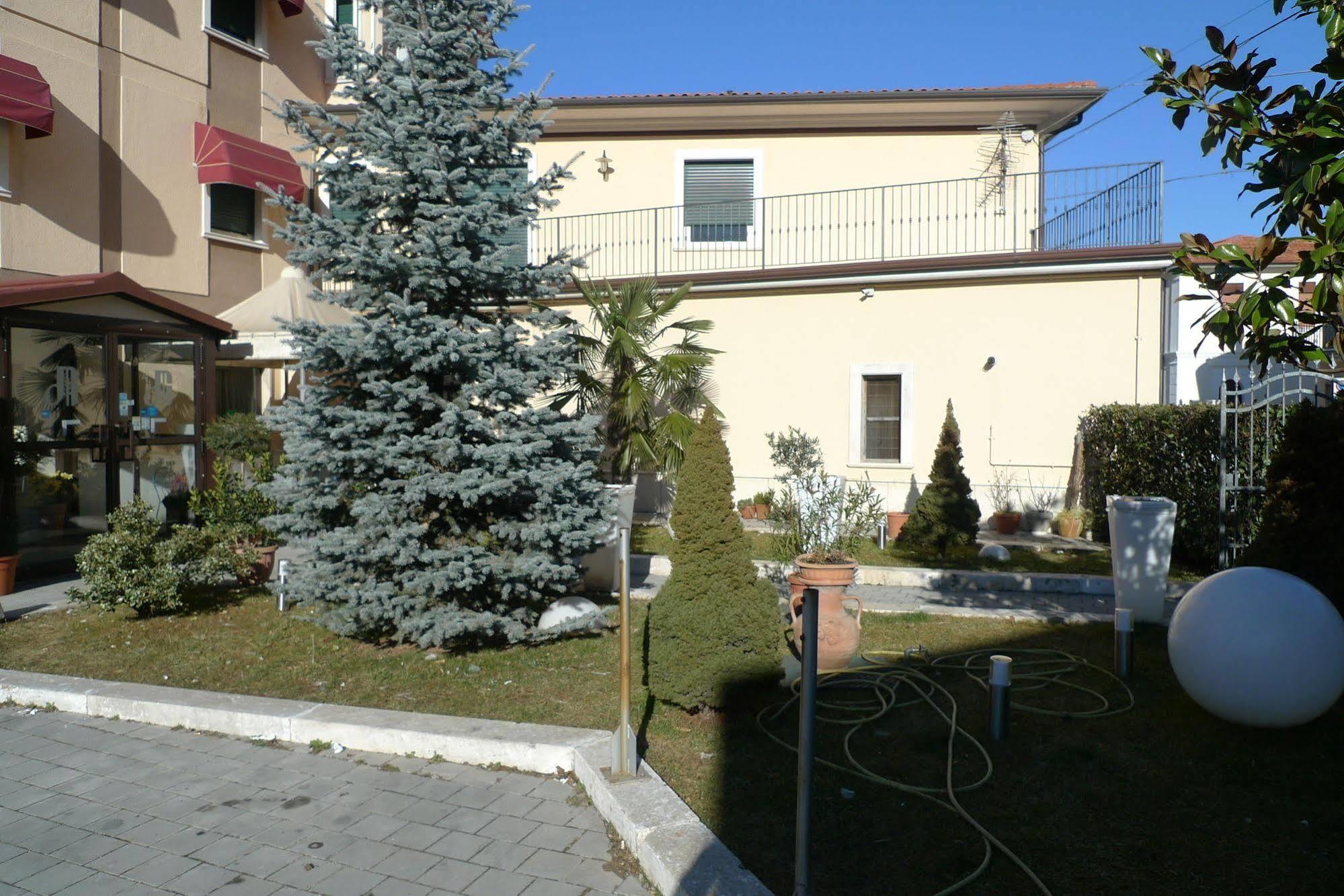 Hotel De Meis Capistrello Luaran gambar